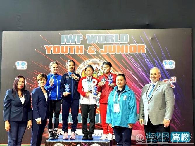 胡雨欢世青少赛豪夺三金